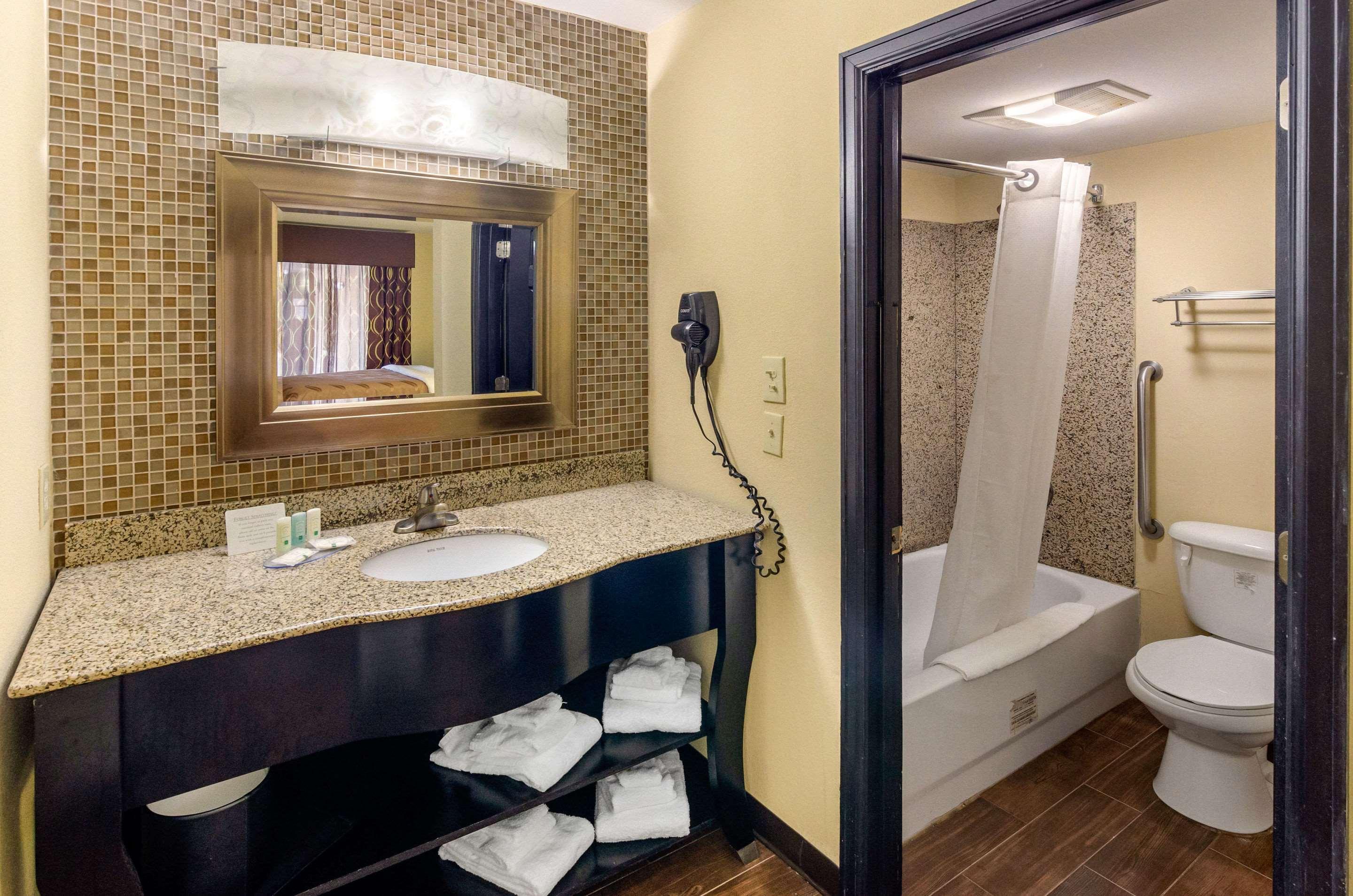 Covington Quality Inn מראה חיצוני תמונה